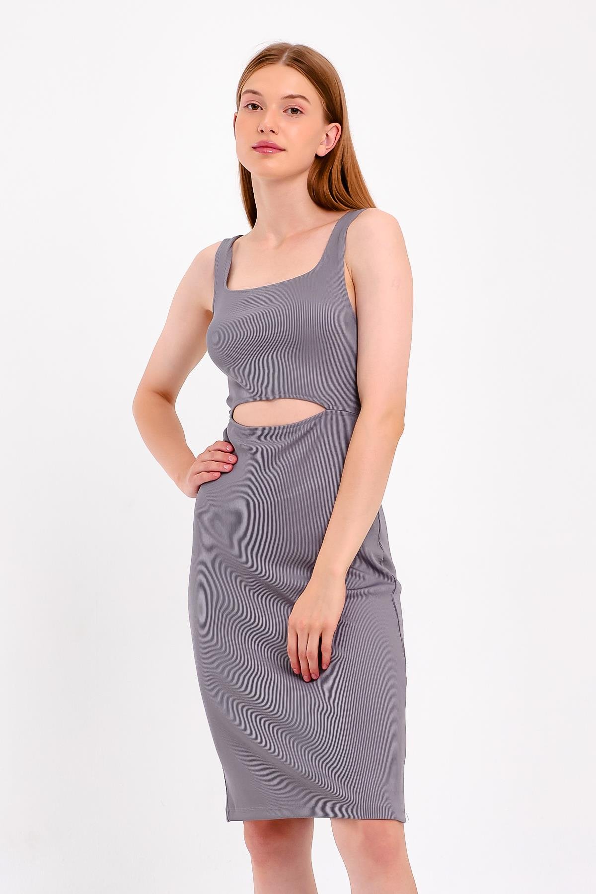 Kare Yaka Göbek Dekolte Detaylı Gri Elbise