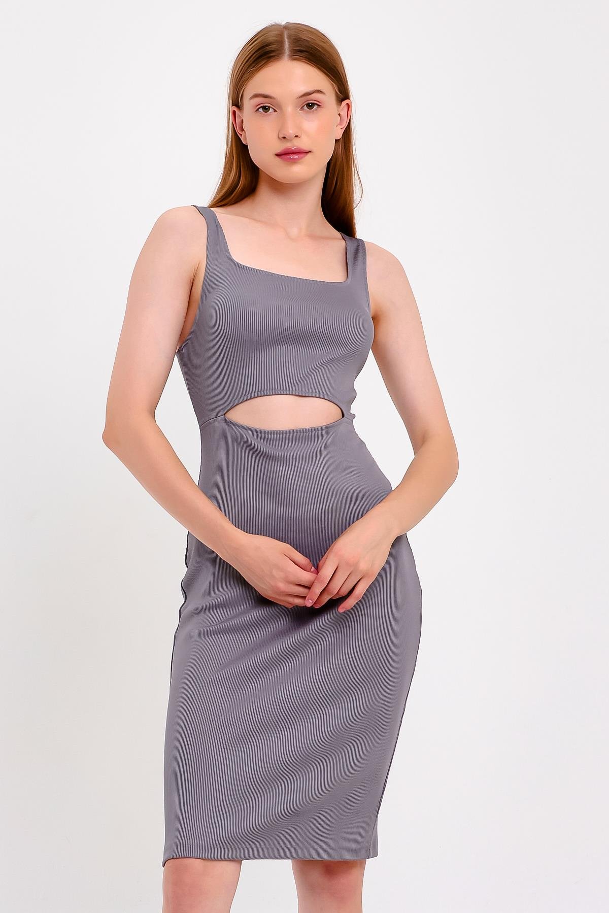 Kare Yaka Göbek Dekolte Detaylı Gri Elbise