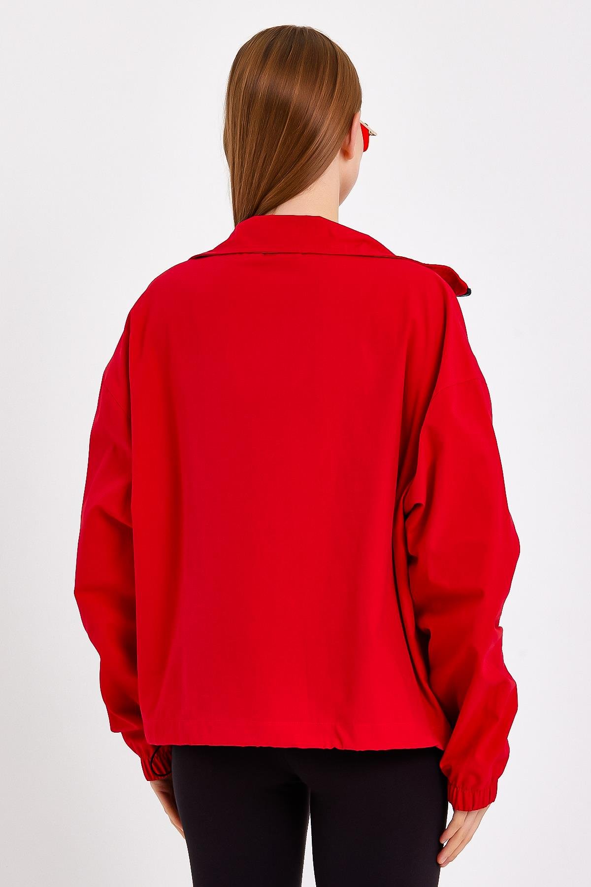 Kırmızı Yüksek Yaka Kadın Yağmurluk