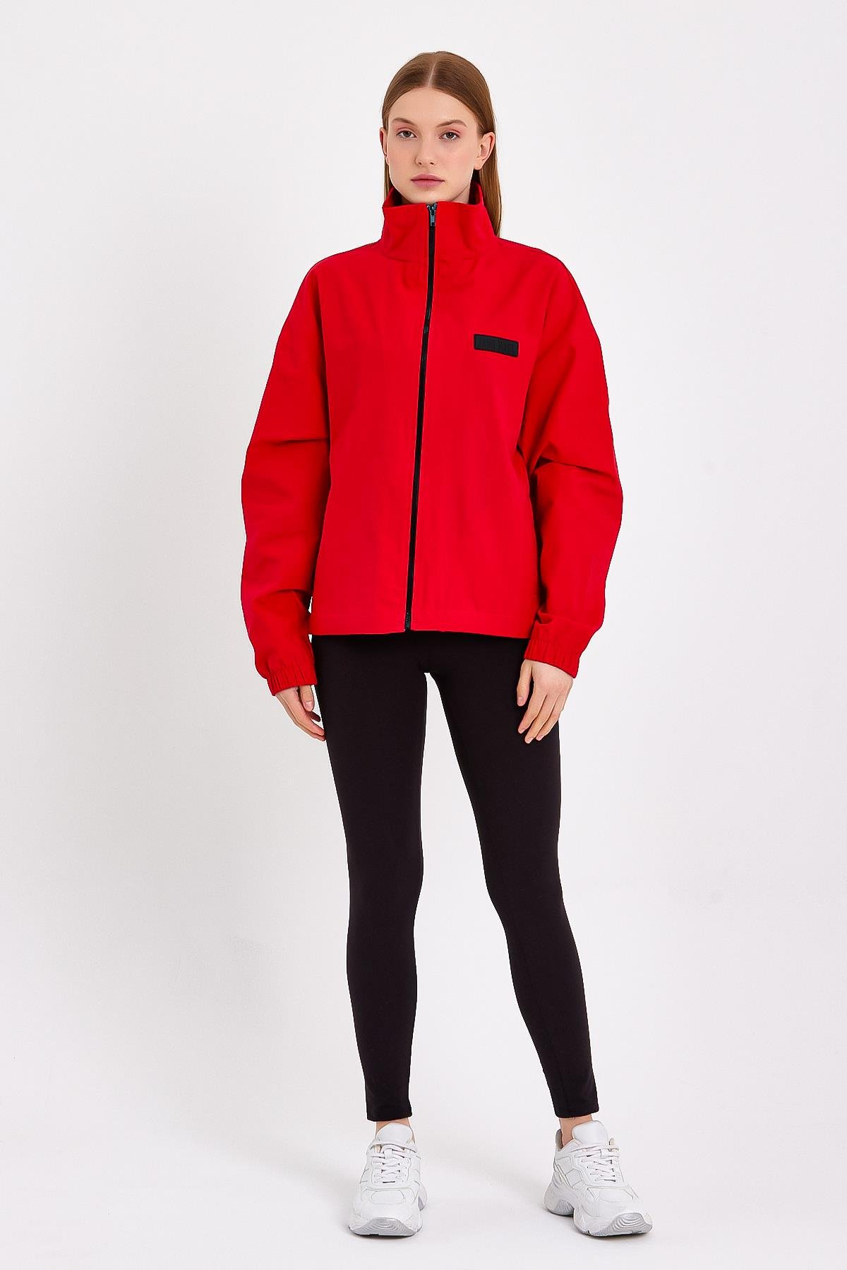 Kırmızı Yüksek Yaka Kadın Yağmurluk