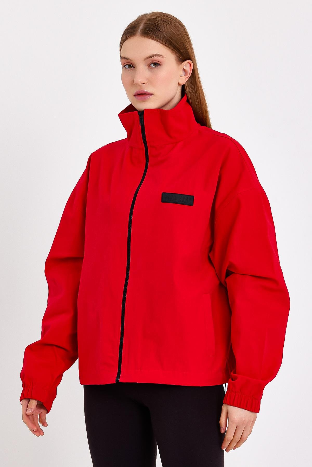 Kırmızı Yüksek Yaka Kadın Yağmurluk