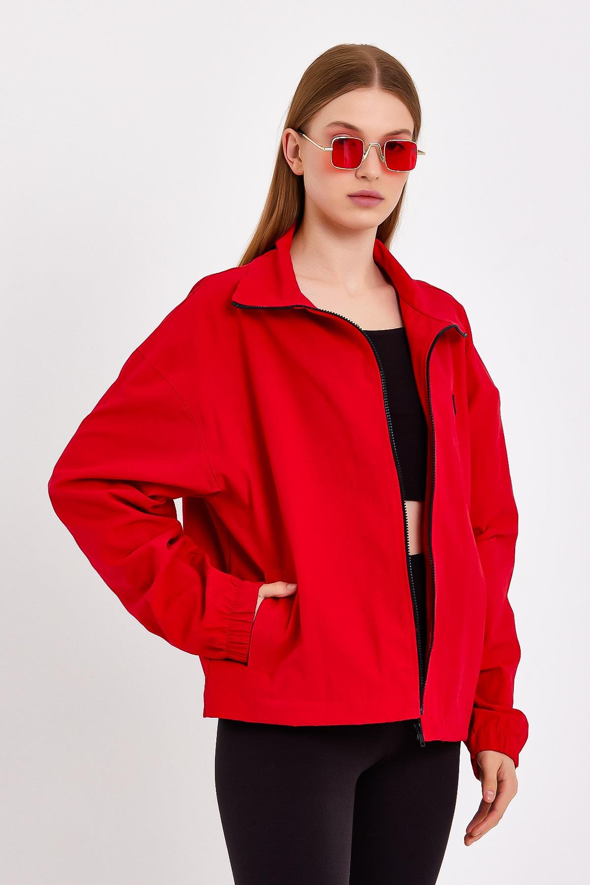 Kırmızı Yüksek Yaka Kadın Yağmurluk