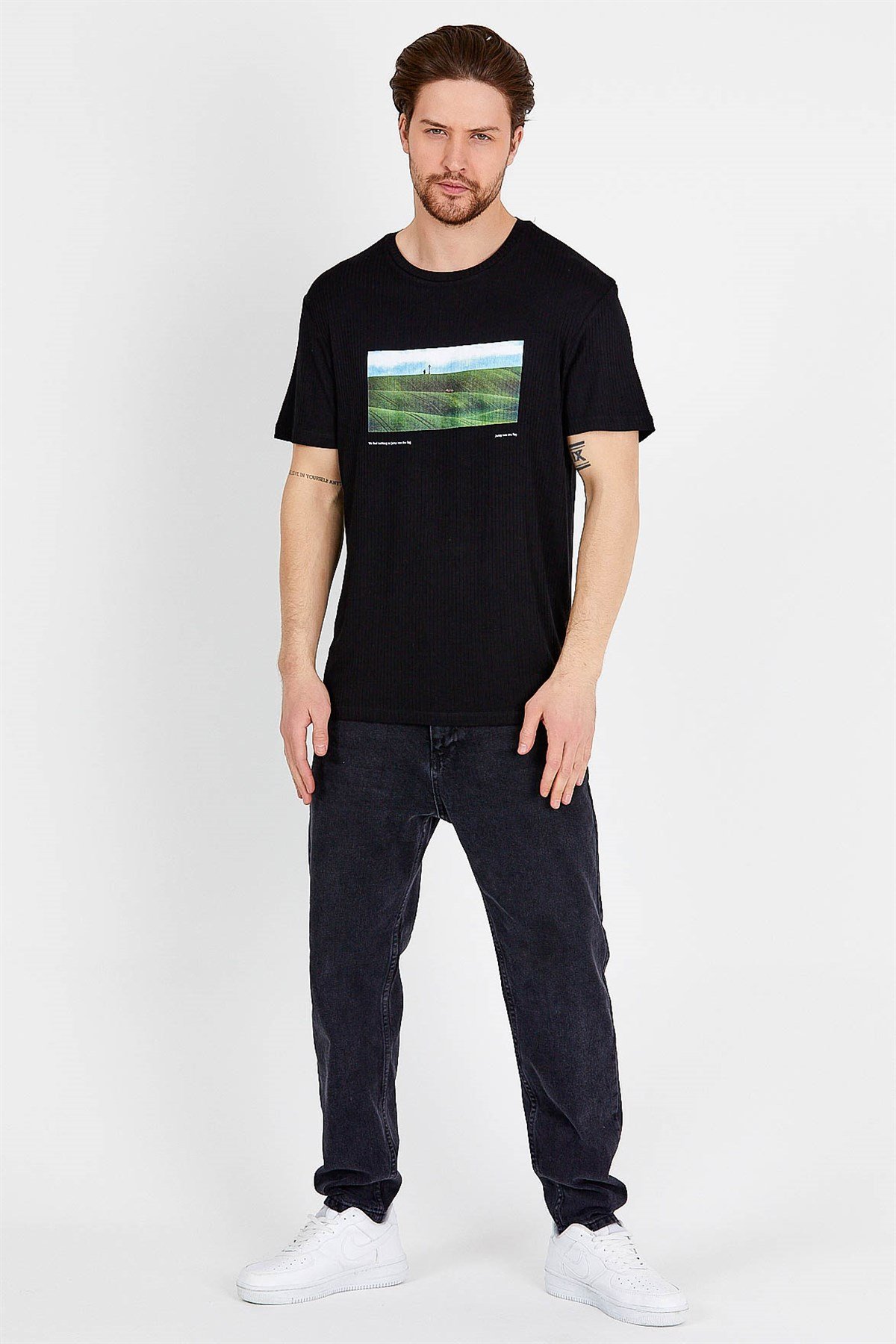 Basic T-shirt in Black with Print