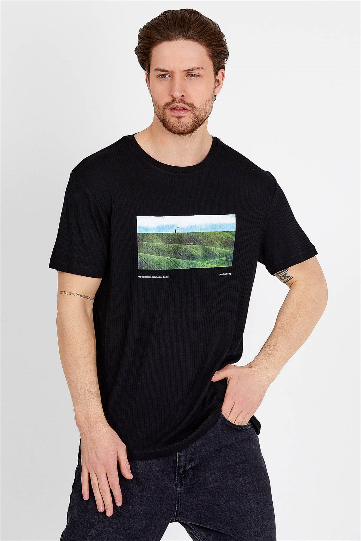 Basic T-shirt in Black with Print