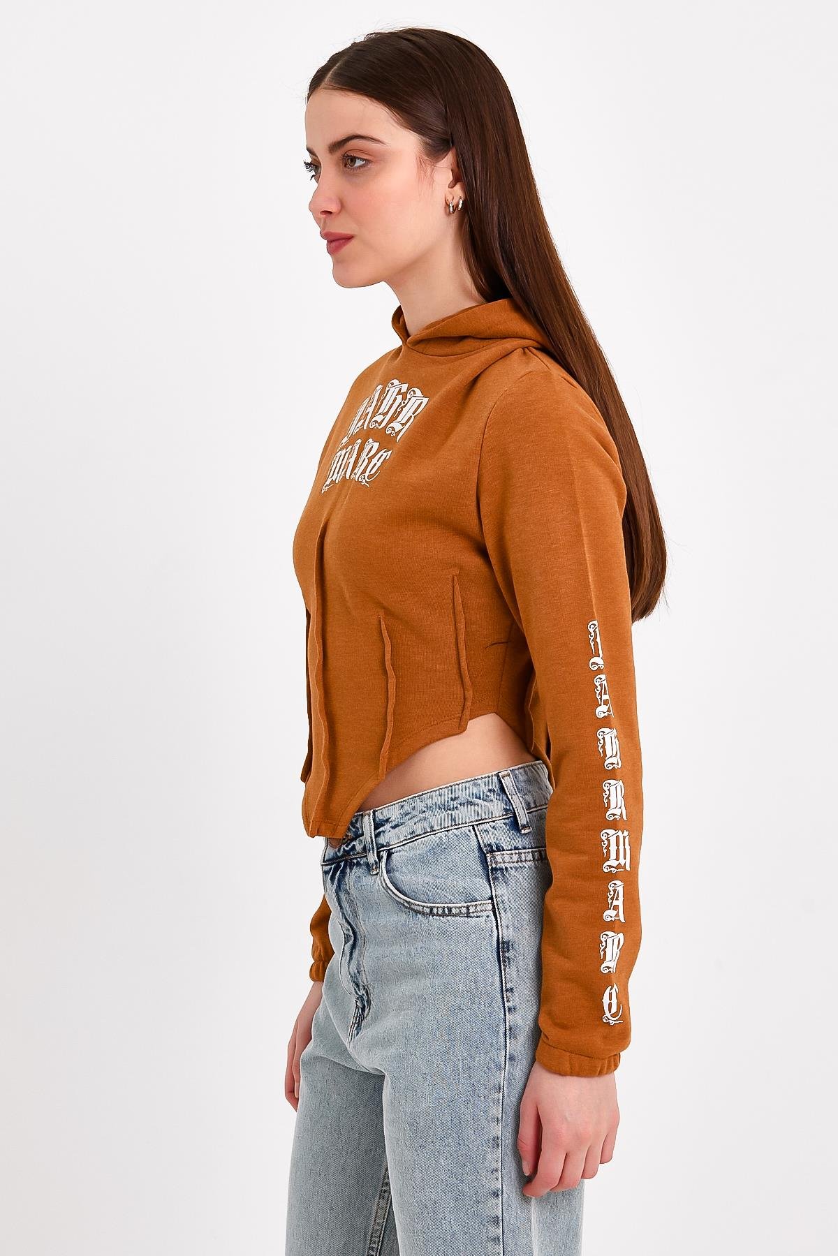 Baskılı Korse Detaylı Kahverengi Crop Fit Kapüşonlu Sweatshirt