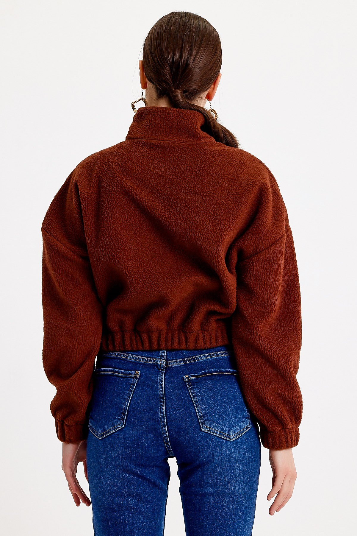 Koyu Kahverengi Dik Yaka Crop Fit Peluş Sweatshirt