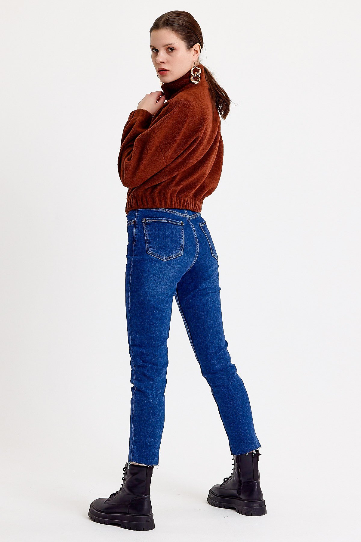 Koyu Kahverengi Dik Yaka Crop Fit Peluş Sweatshirt