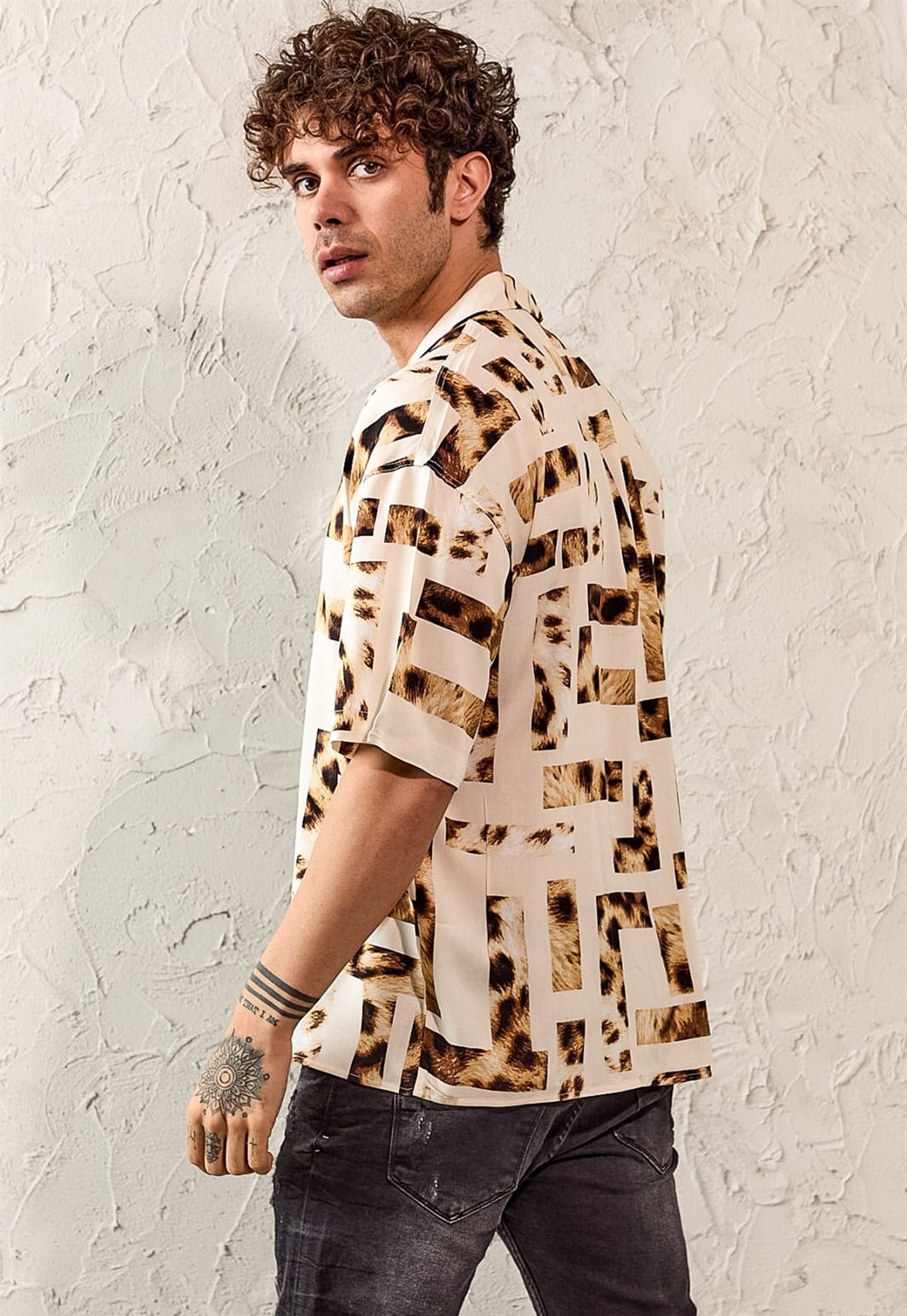 Leopar Baskılı Oversize Krem Erkek Gömlek