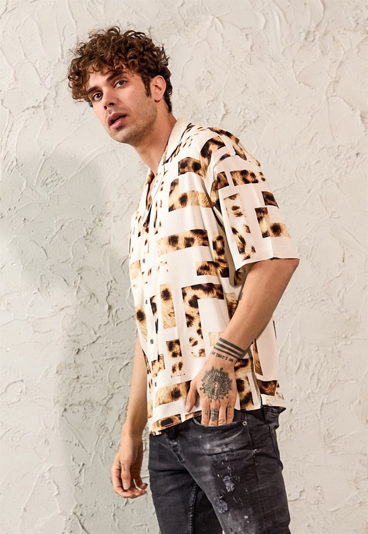 Leopar Baskılı Oversize Krem Erkek Gömlek