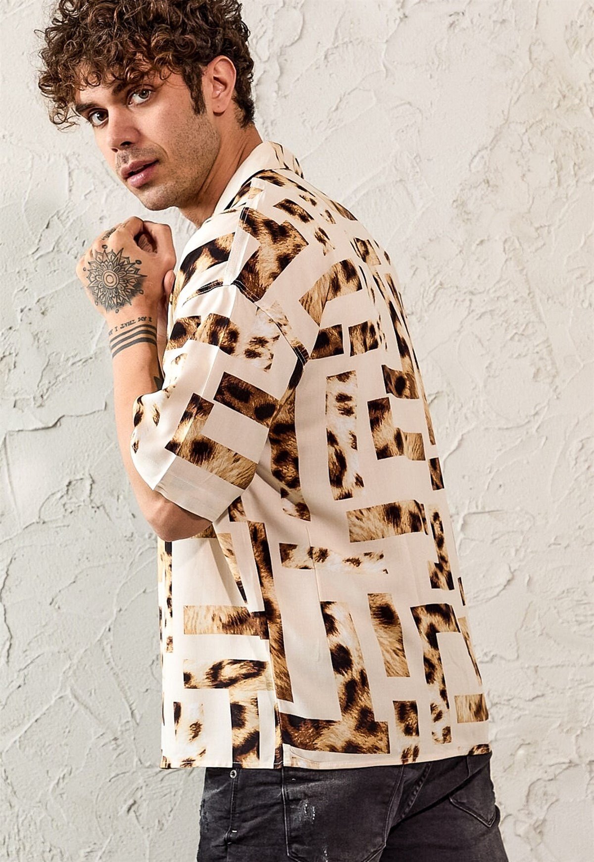 Leopar Baskılı Oversize Krem Erkek Gömlek