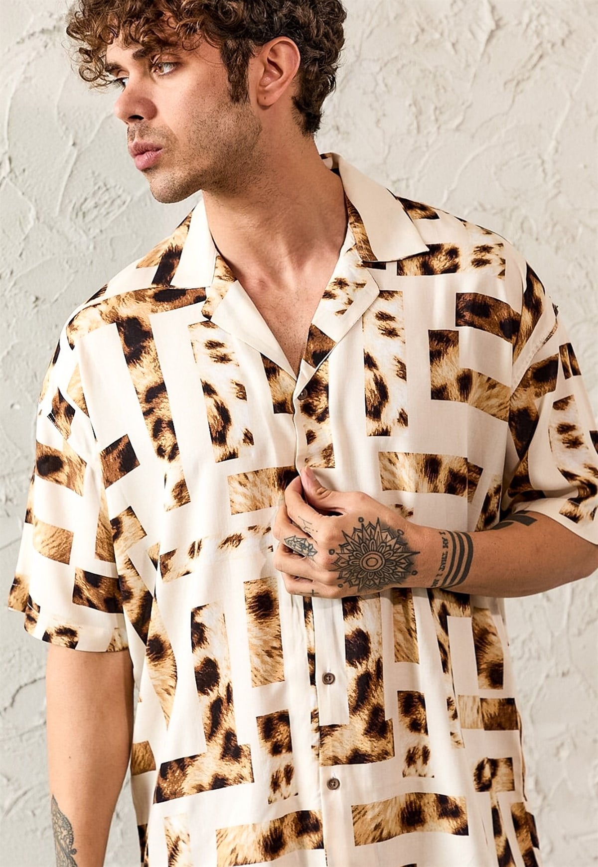Leopar Baskılı Oversize Krem Erkek Gömlek
