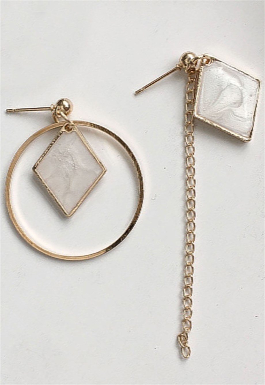 MULIER BULIA Asimetrik Taşlı Küpe