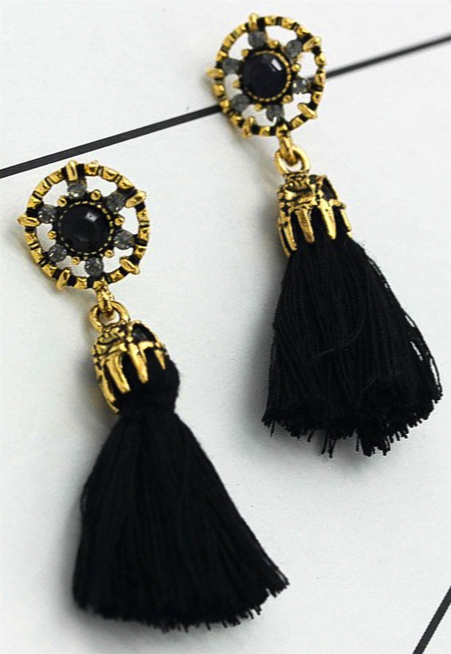 MULIER BULIA El Yapımı Siyah Taşlı Püsküllü Küpe