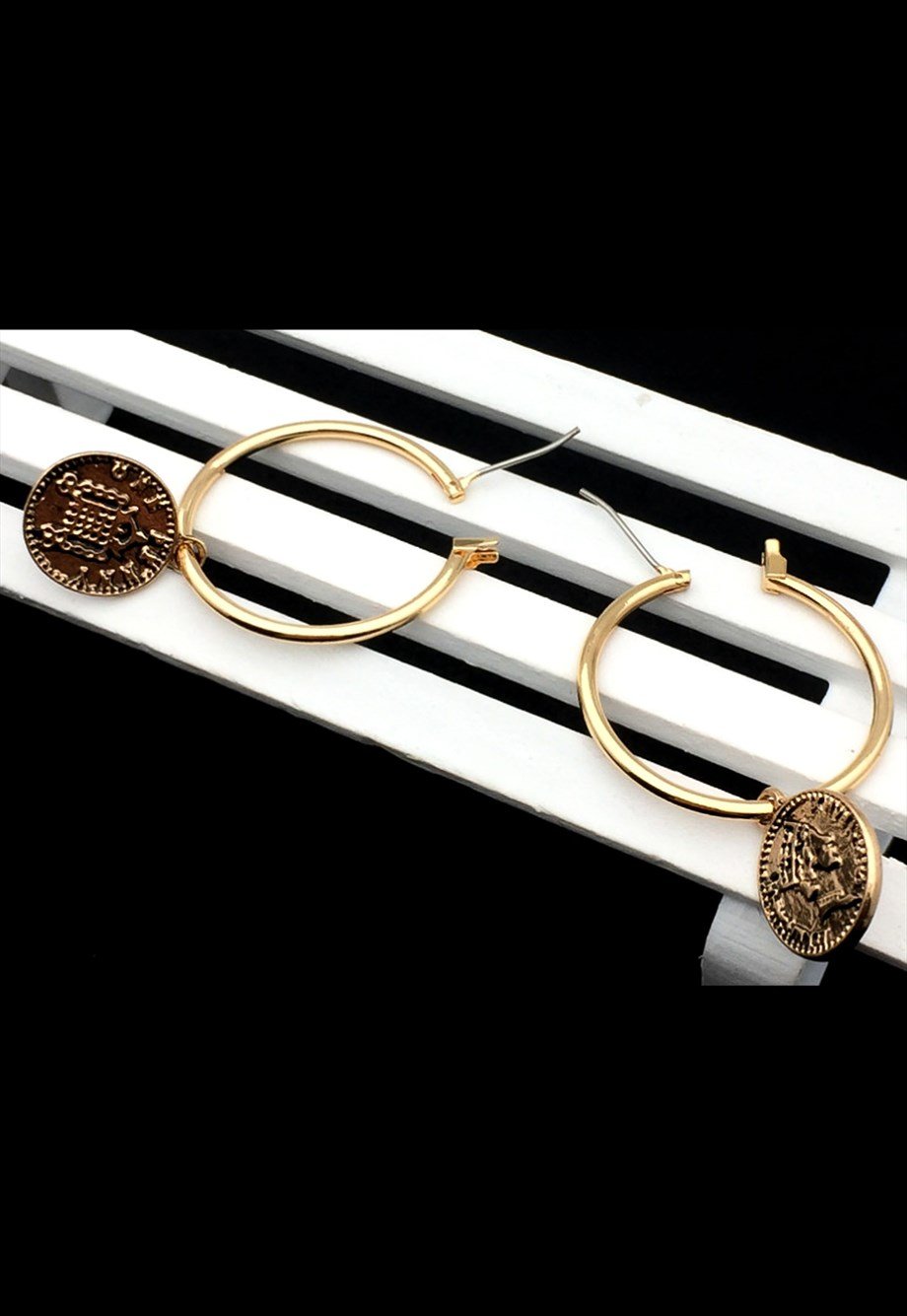 MULIER BULIA Kraliçe Kabartmalı Gold Küpe