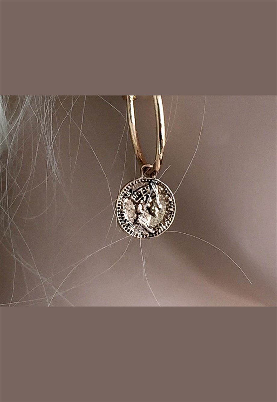 MULIER BULIA Kraliçe Kabartmalı Gold Küpe