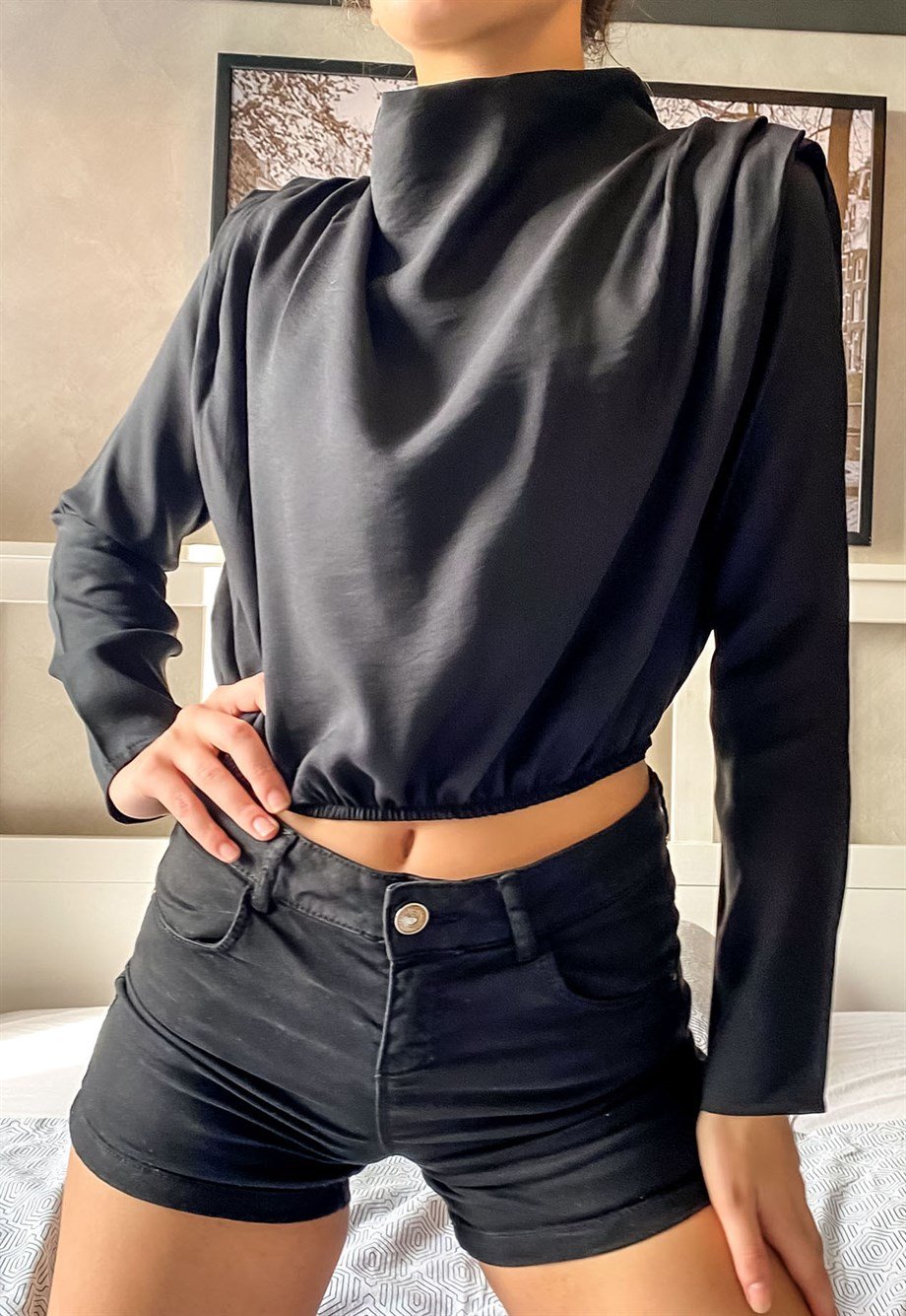 Omuzları Drapeli Siyah Saten Bluz