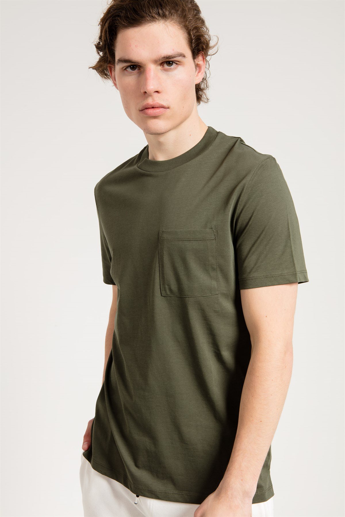 Basic T-shirt in Khaki with Pocket