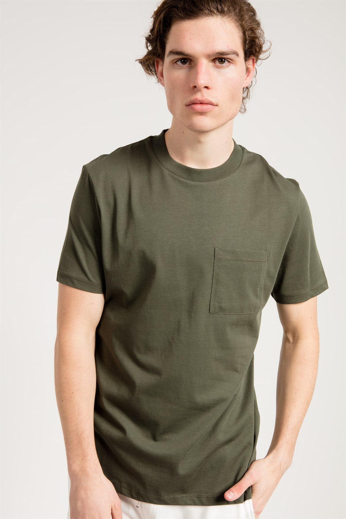 Basic T-shirt in Khaki with Pocket