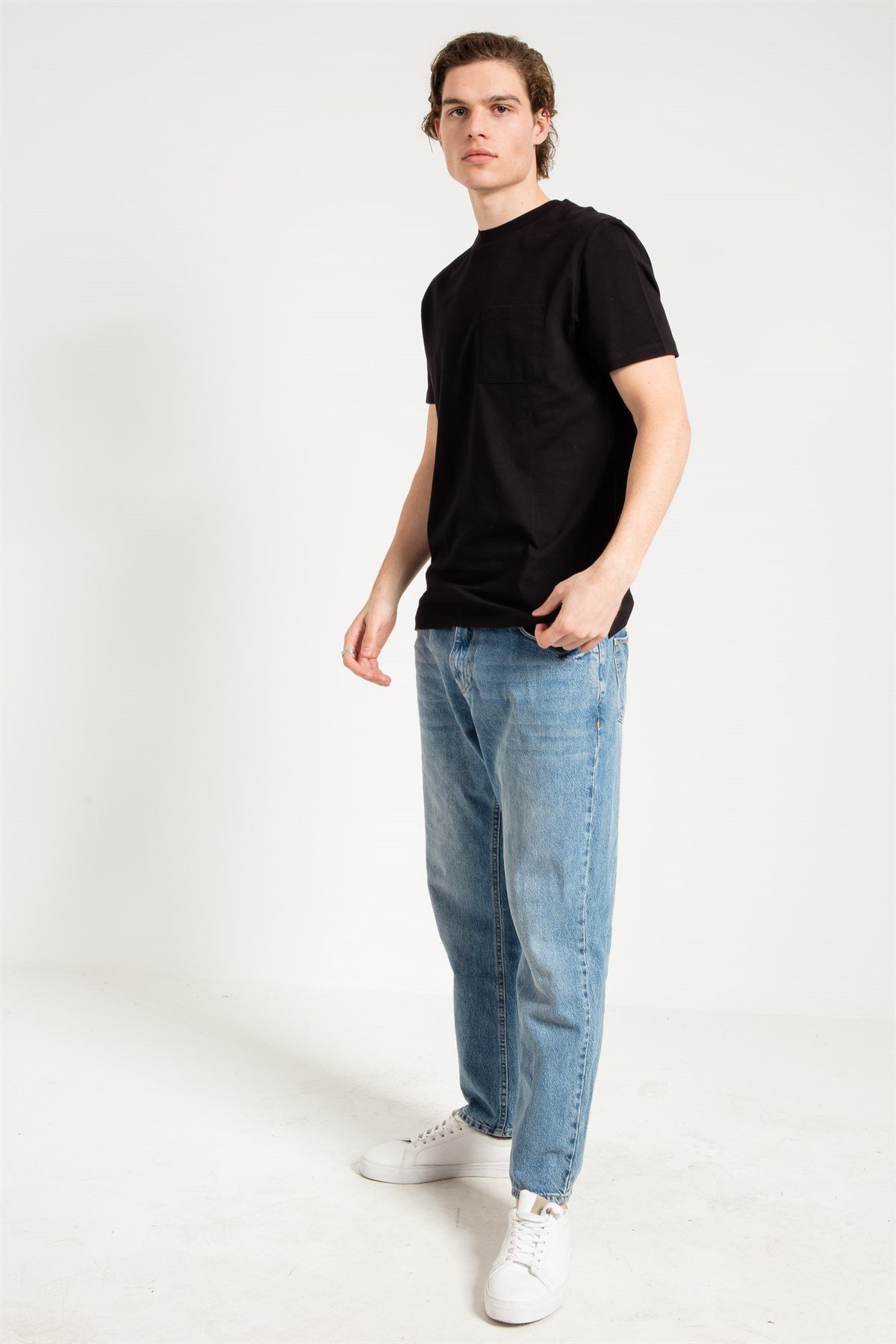 Basic T-shirt in Black with Pocket