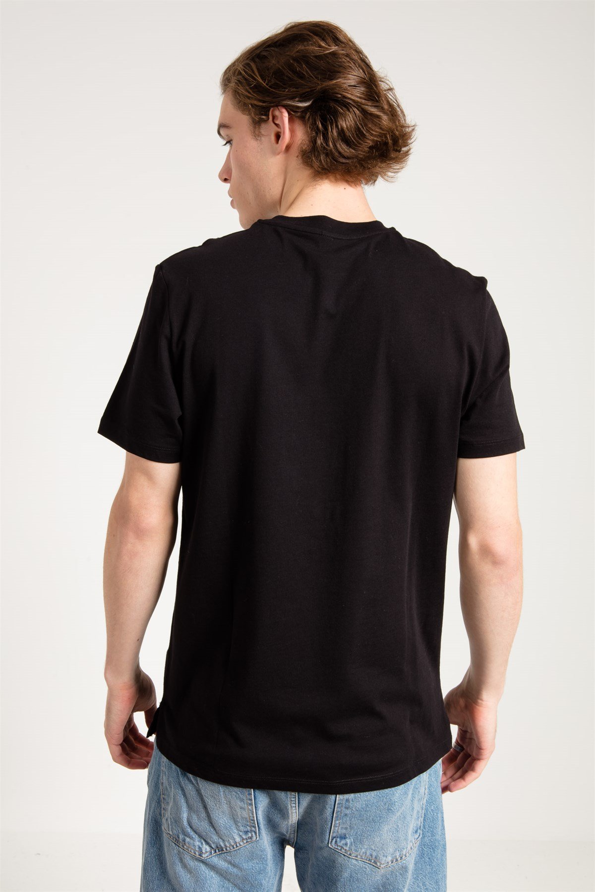 Basic T-shirt in Black with Pocket