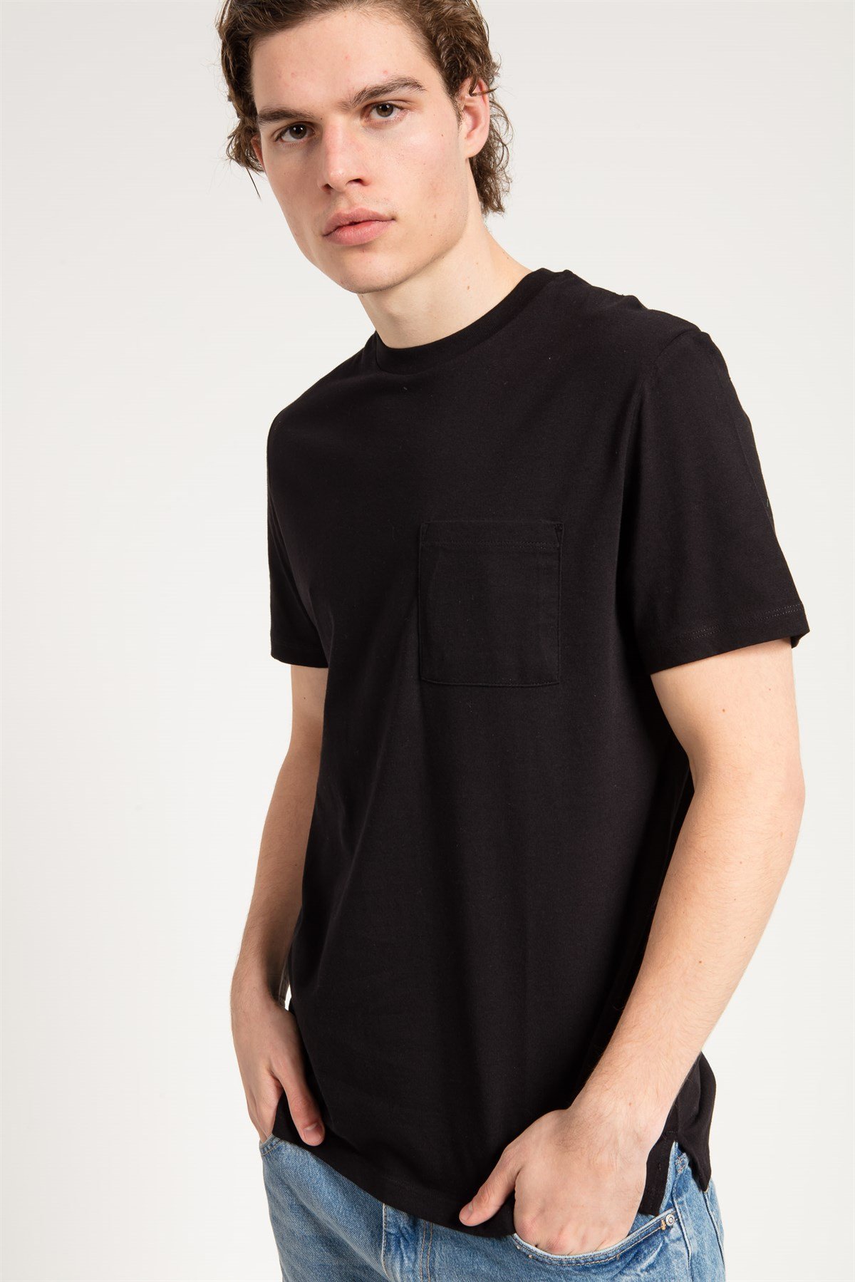 Basic T-shirt in Black with Pocket