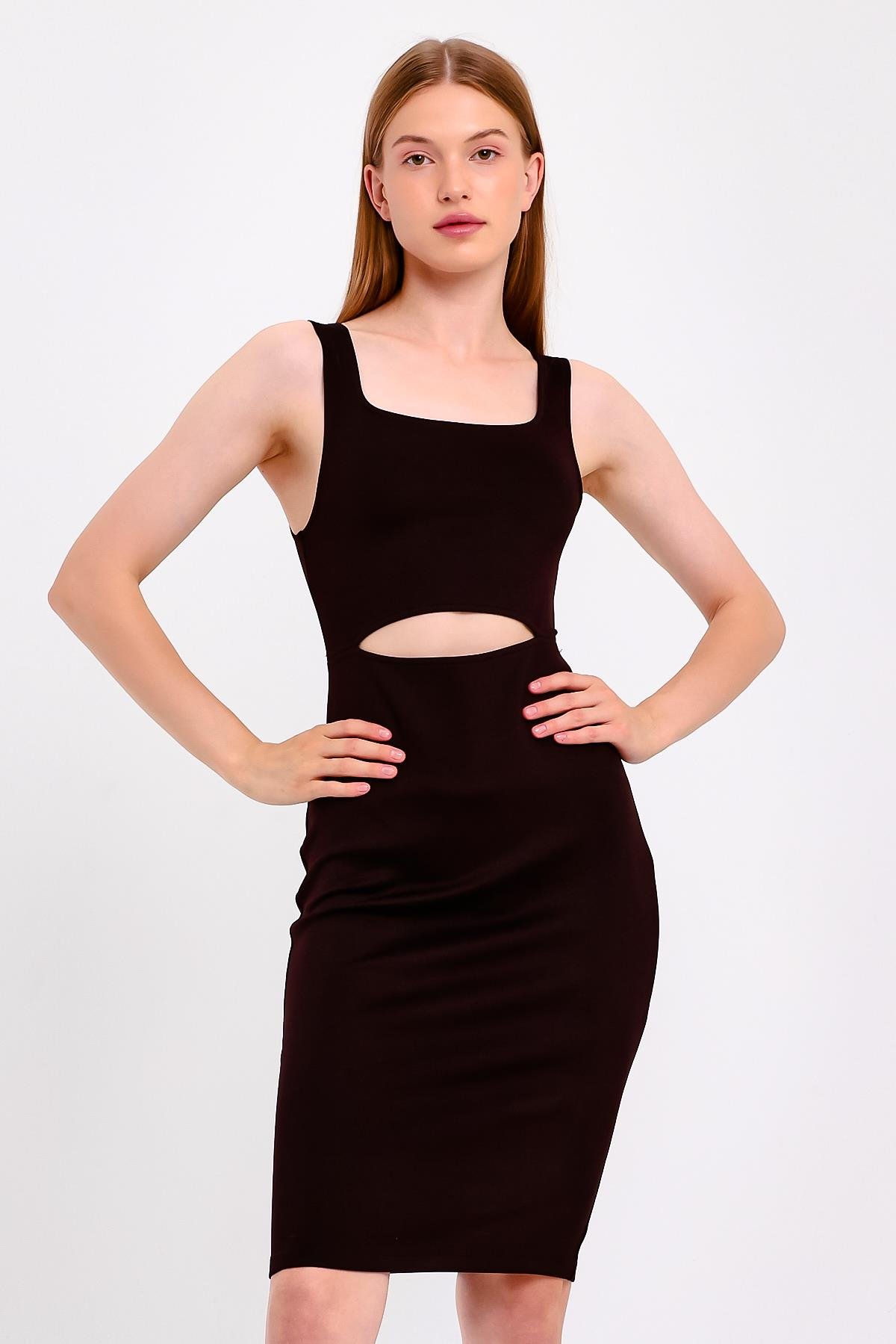 Önü Dekolteli Siyah Kare Yaka Elbise