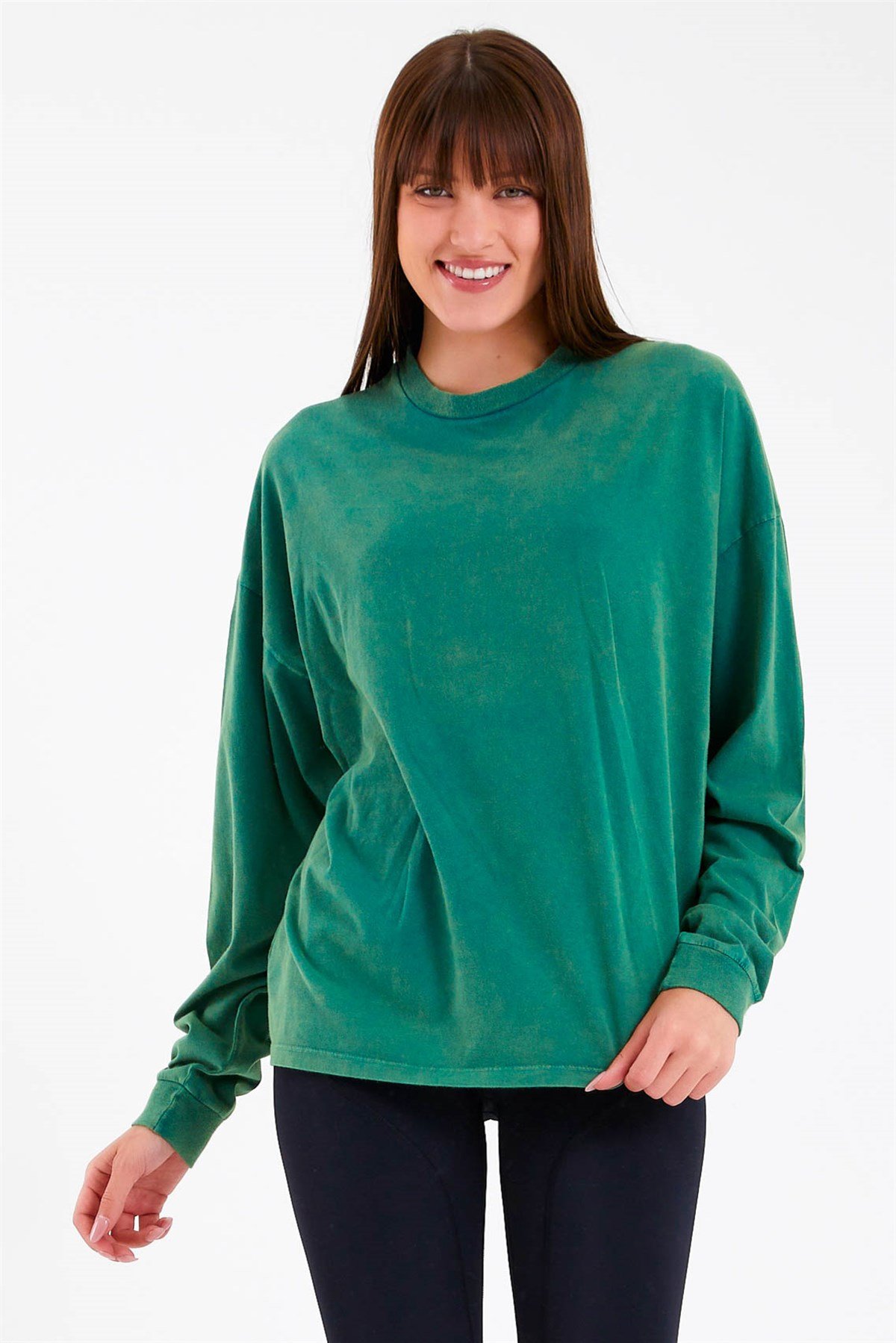 Oversized T-shirt in Green with Long Sleeves