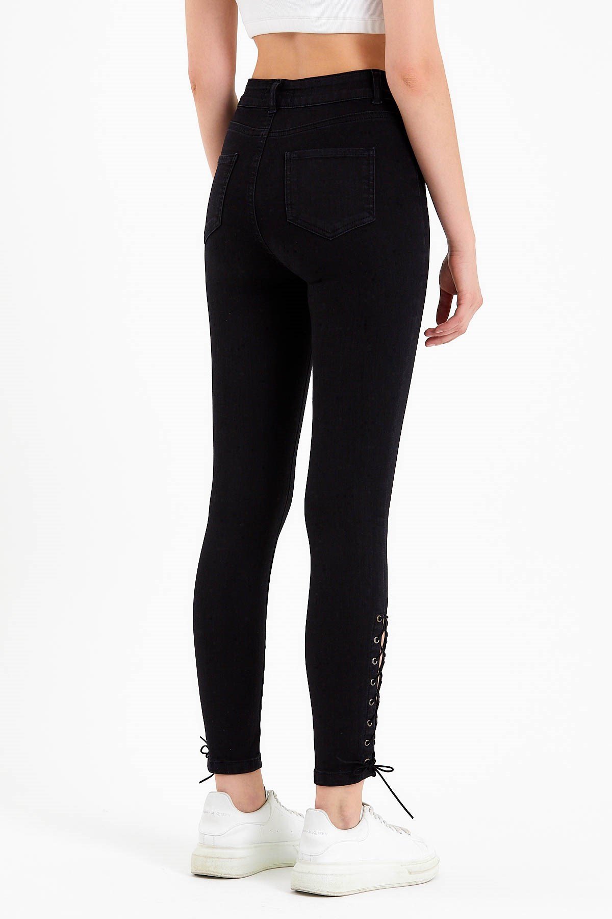 Paçaları Lastikli Yüksek Bel Siyah Jean