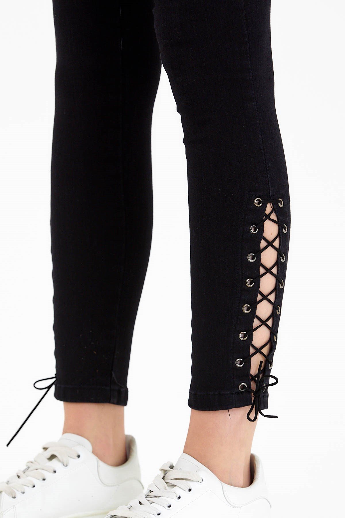 Paçaları Lastikli Yüksek Bel Siyah Jean