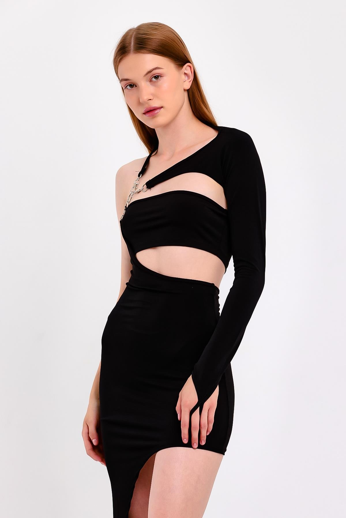 Parmak Geçmeli Asimetrik Kesim Siyah Elbise