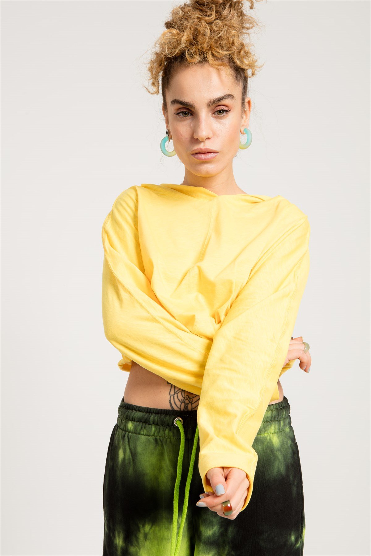 Sarı Kısa Kadın Kapüşonlu Sweatshirt