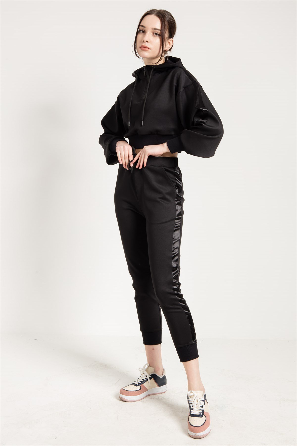 Jogger in Black with Satin Detail