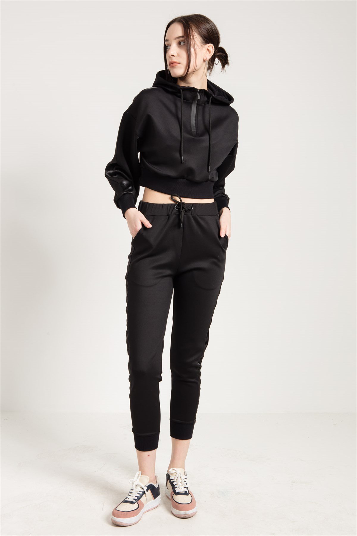 Jogger in Black with Satin Detail