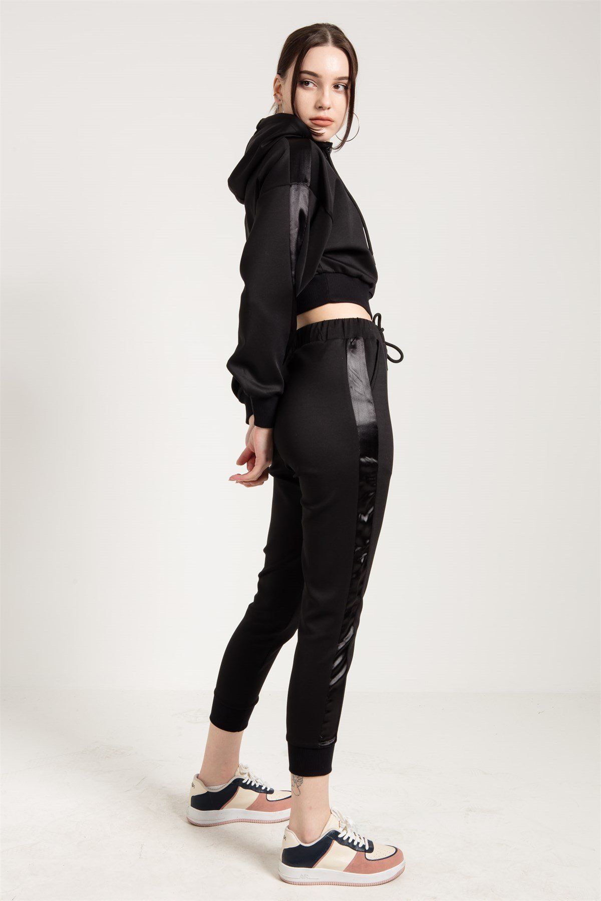 Jogger in Black with Satin Detail