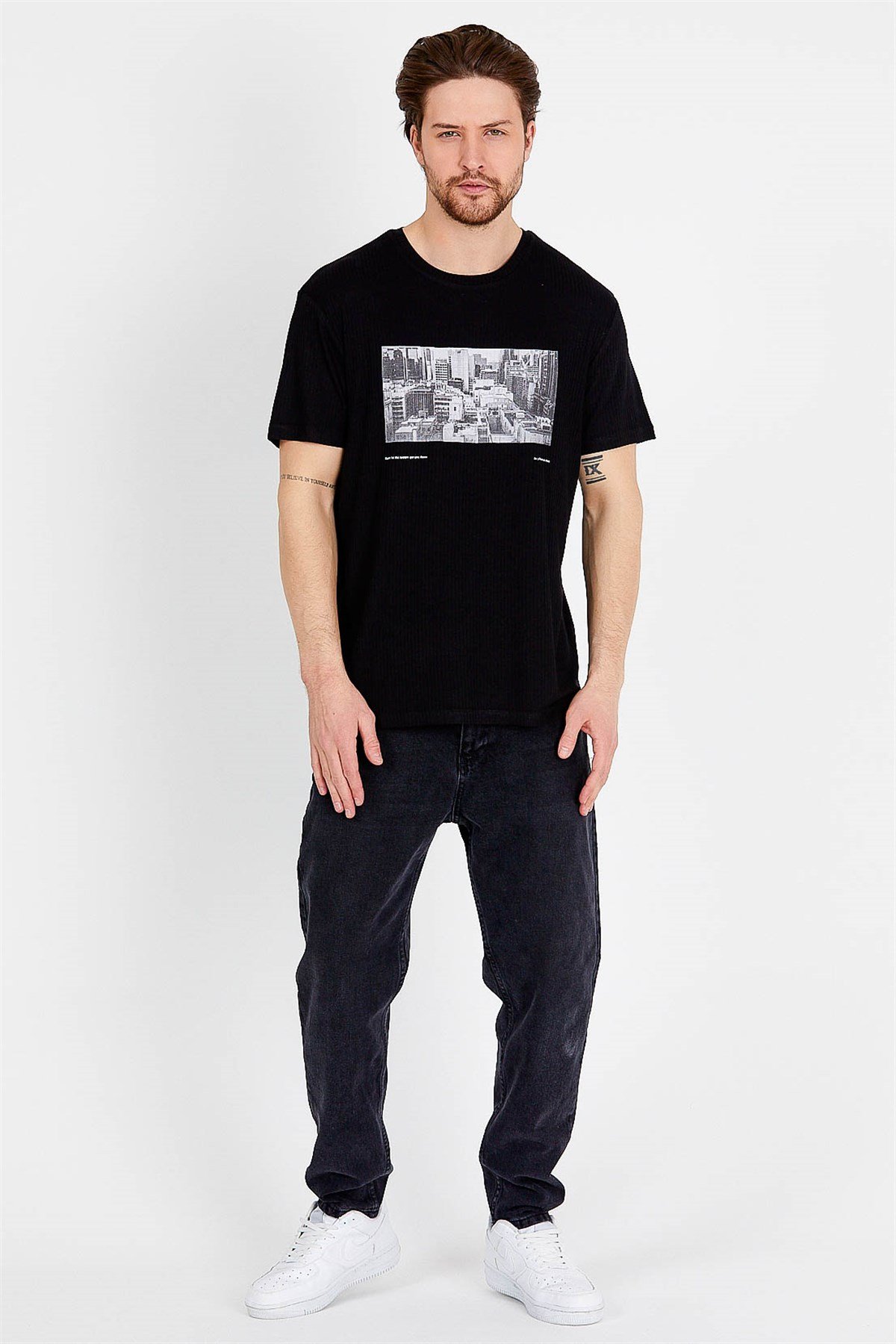 Basic T-shirt in Black with Print