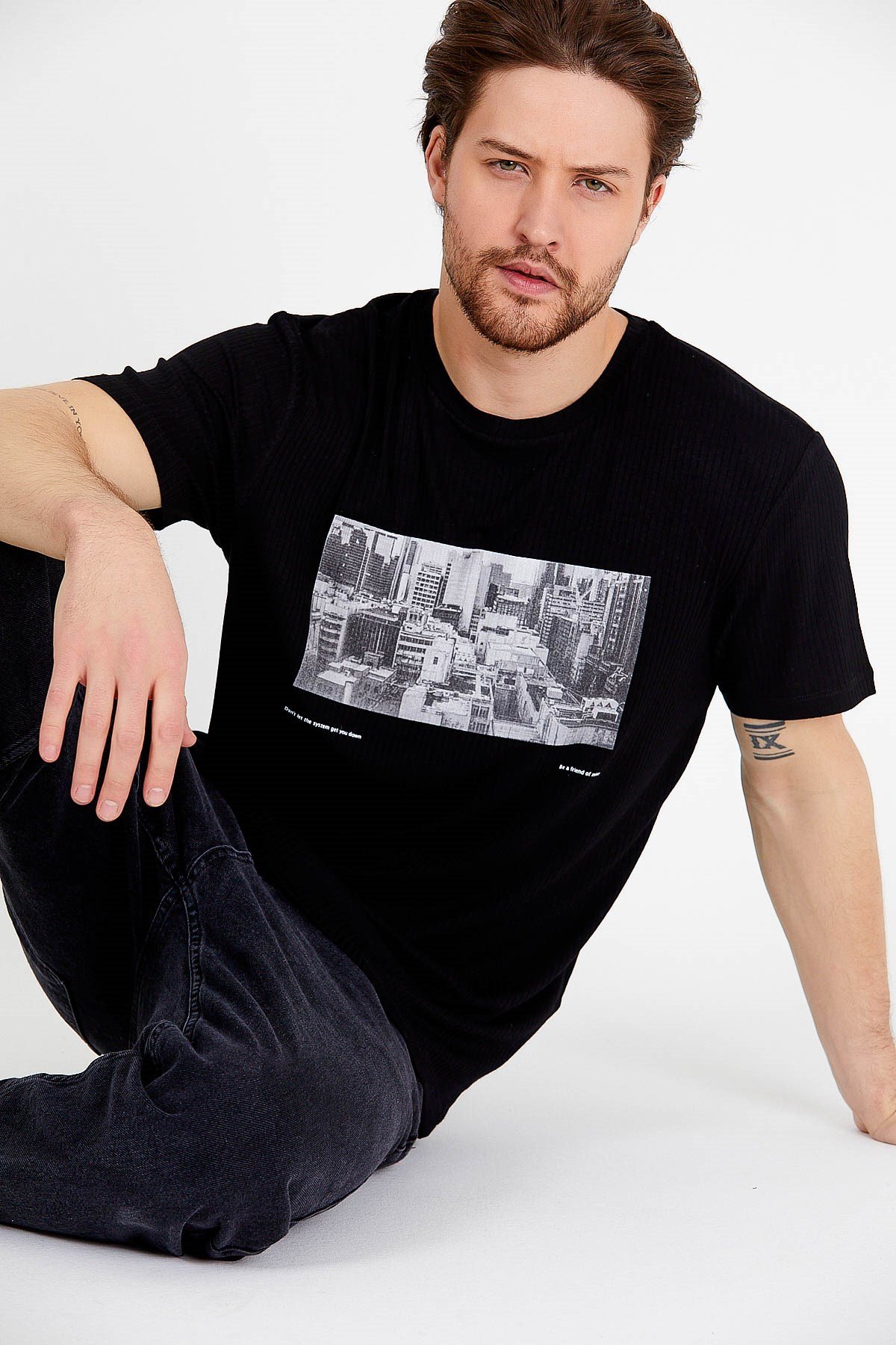 Basic T-shirt in Black with Print