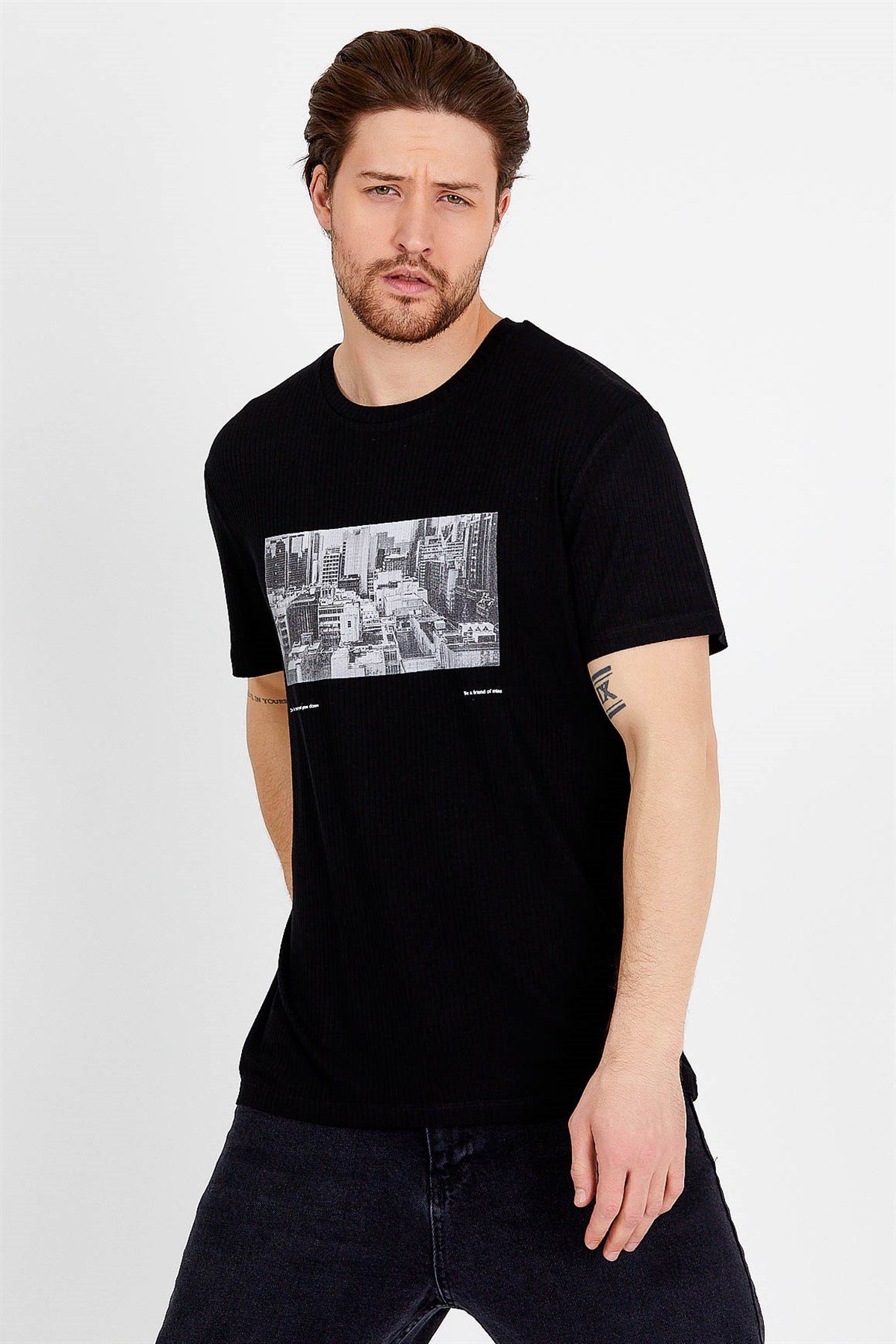 Basic T-shirt in Black with Print