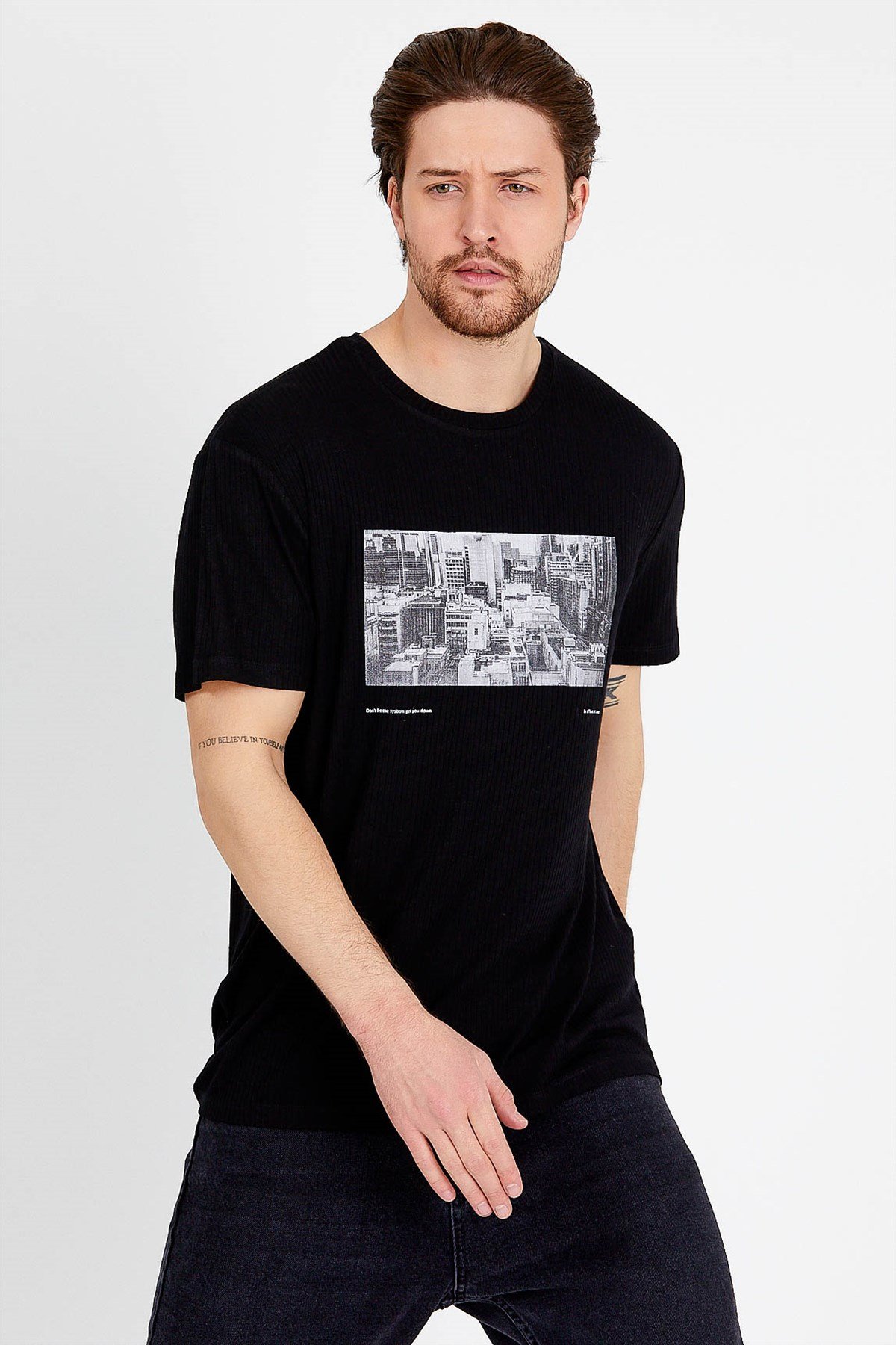 Basic T-shirt in Black with Print