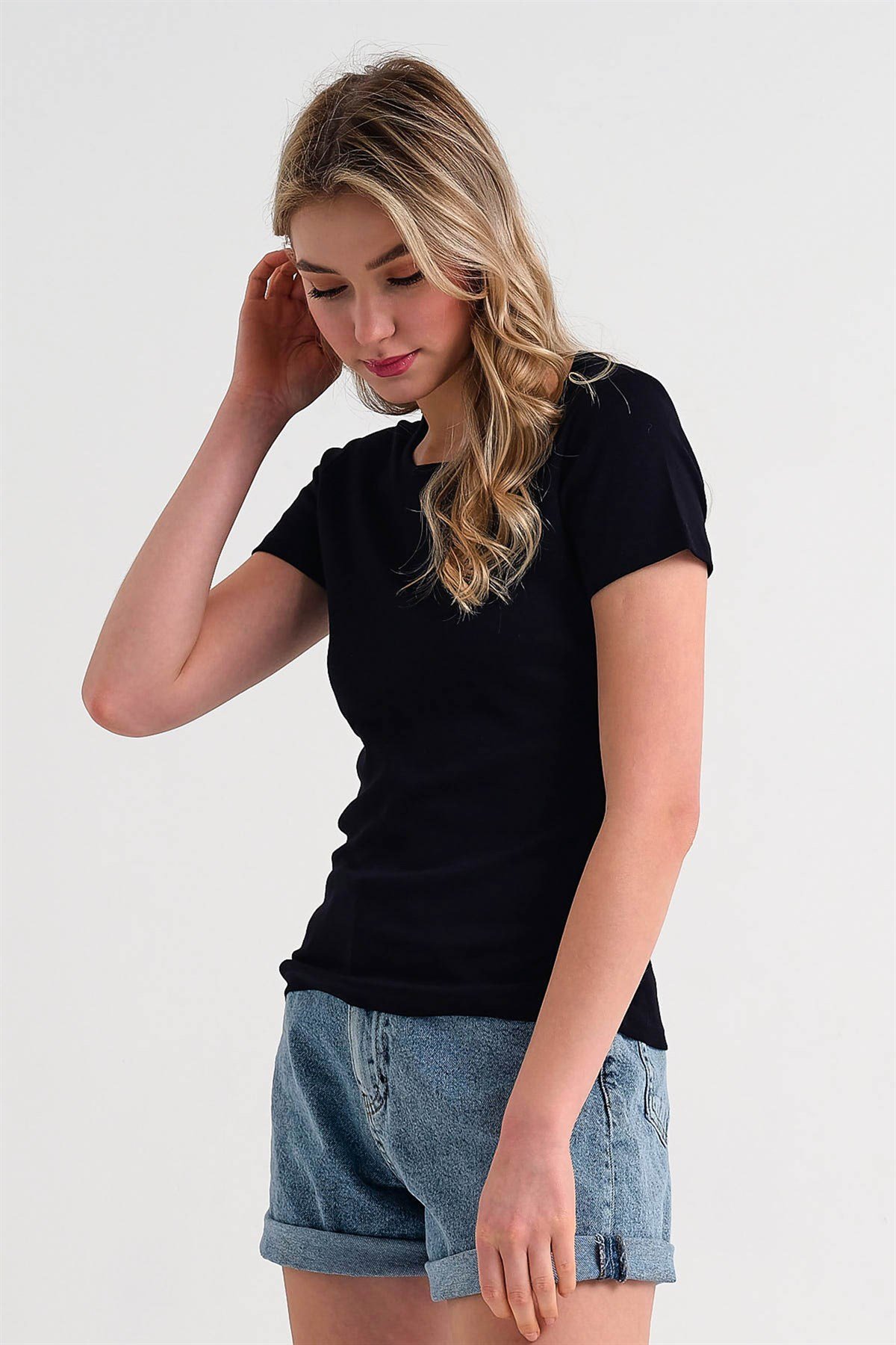 Siyah Bisiklet Yaka Kadın T-shirt
