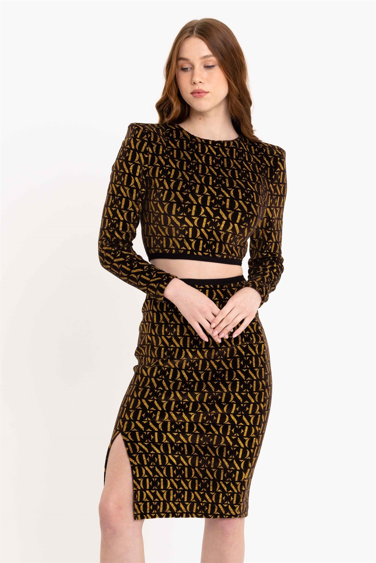 Siyah Kadife Yırtmaçlı Simli Kalem Etek