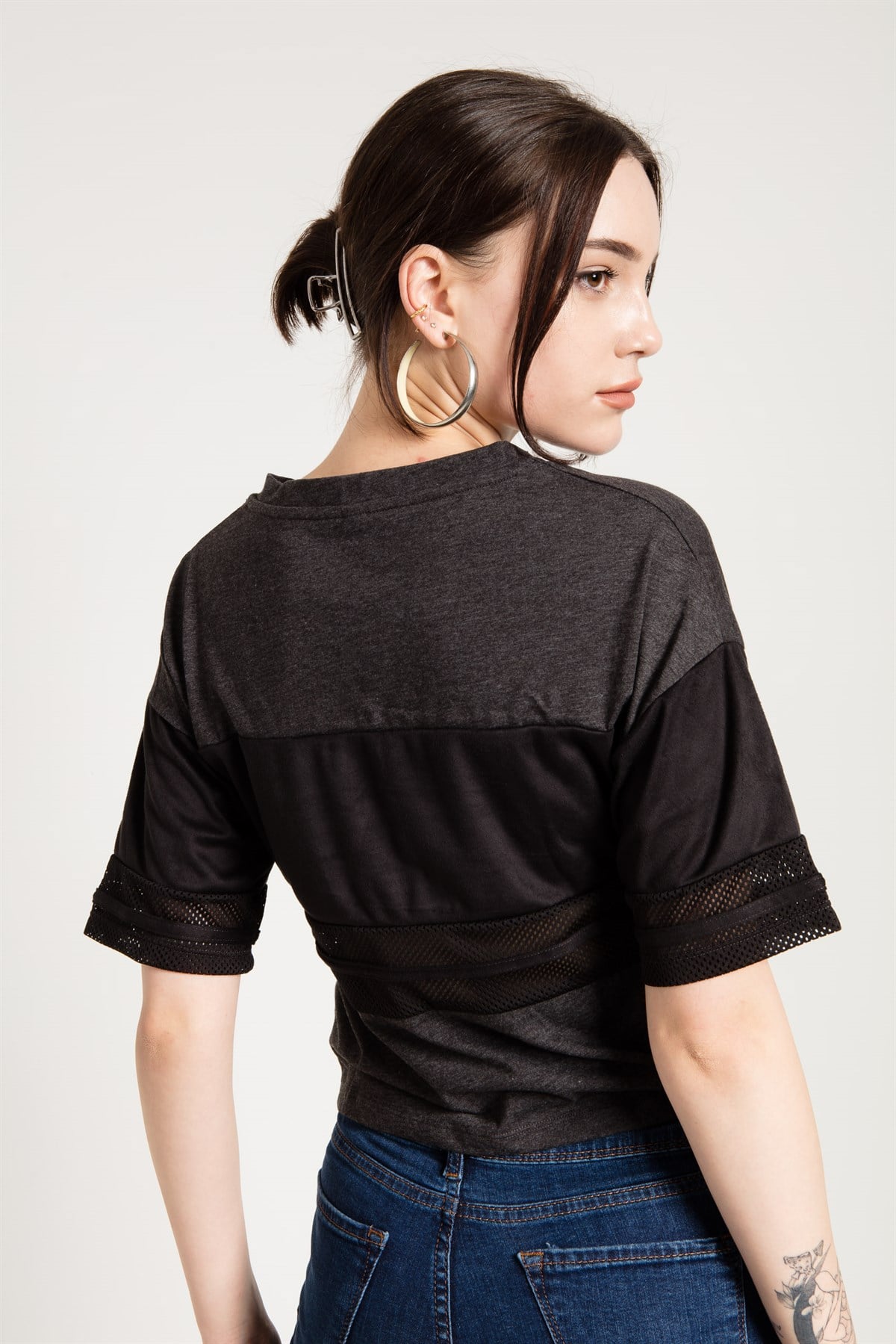Süet Detaylı Antrasit Kadın T-Shirt 