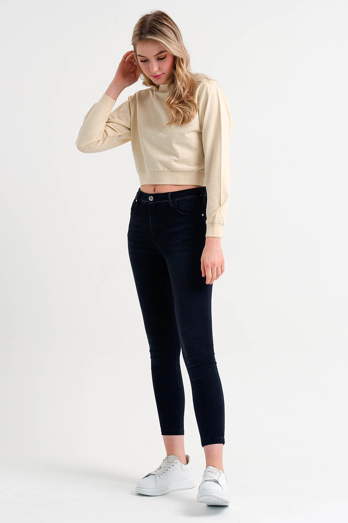 Uzun Kollu Krem Rengi Kadın Crop Top Sweatshirt