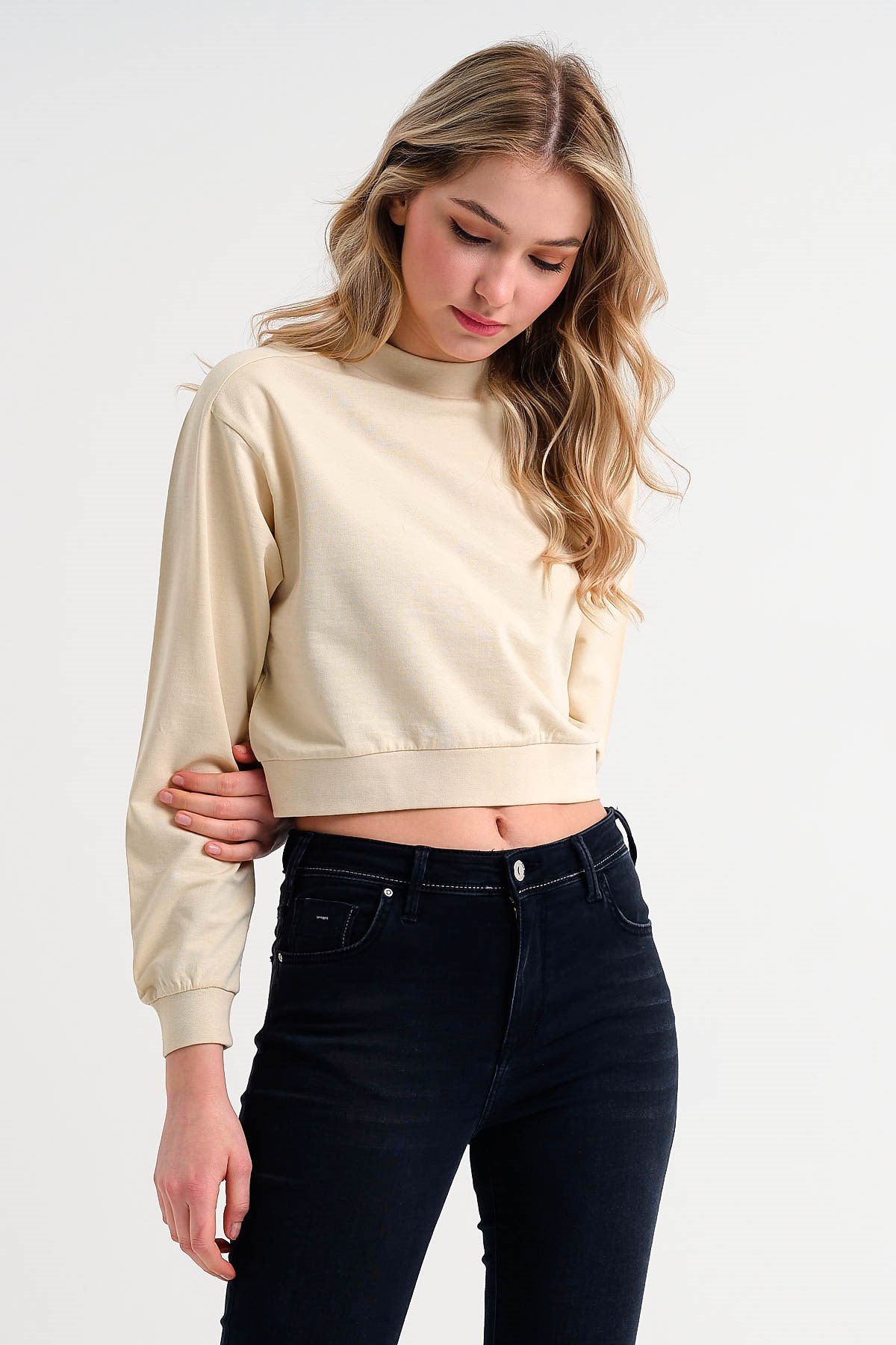 Uzun Kollu Krem Rengi Kadın Crop Top Sweatshirt