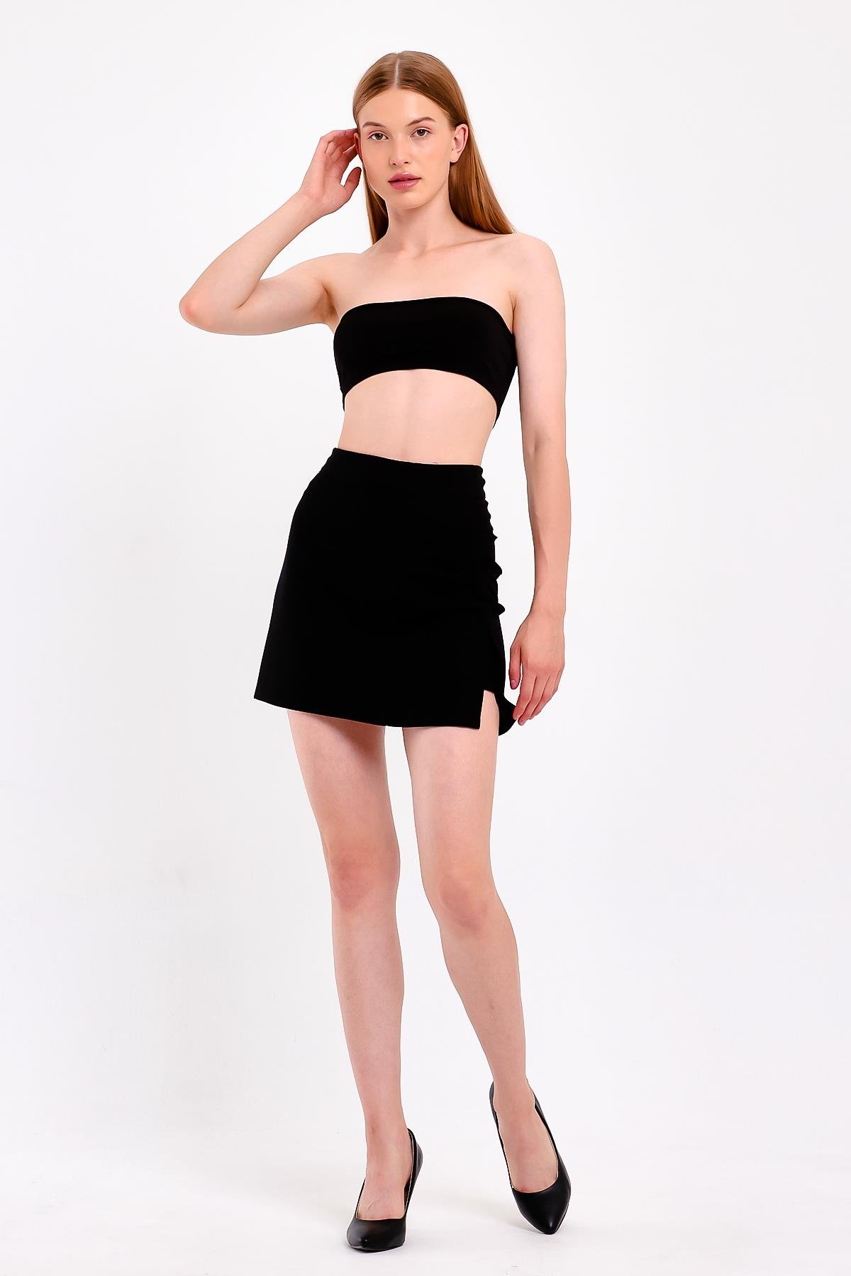 Yanı Büzgülü Siyah Yırtmaçlı Mini Etek