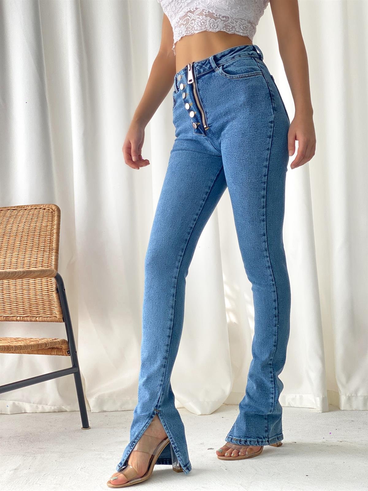  önü düğme ve fermuar detaylı yırtmaçlı likralı denim pantolon