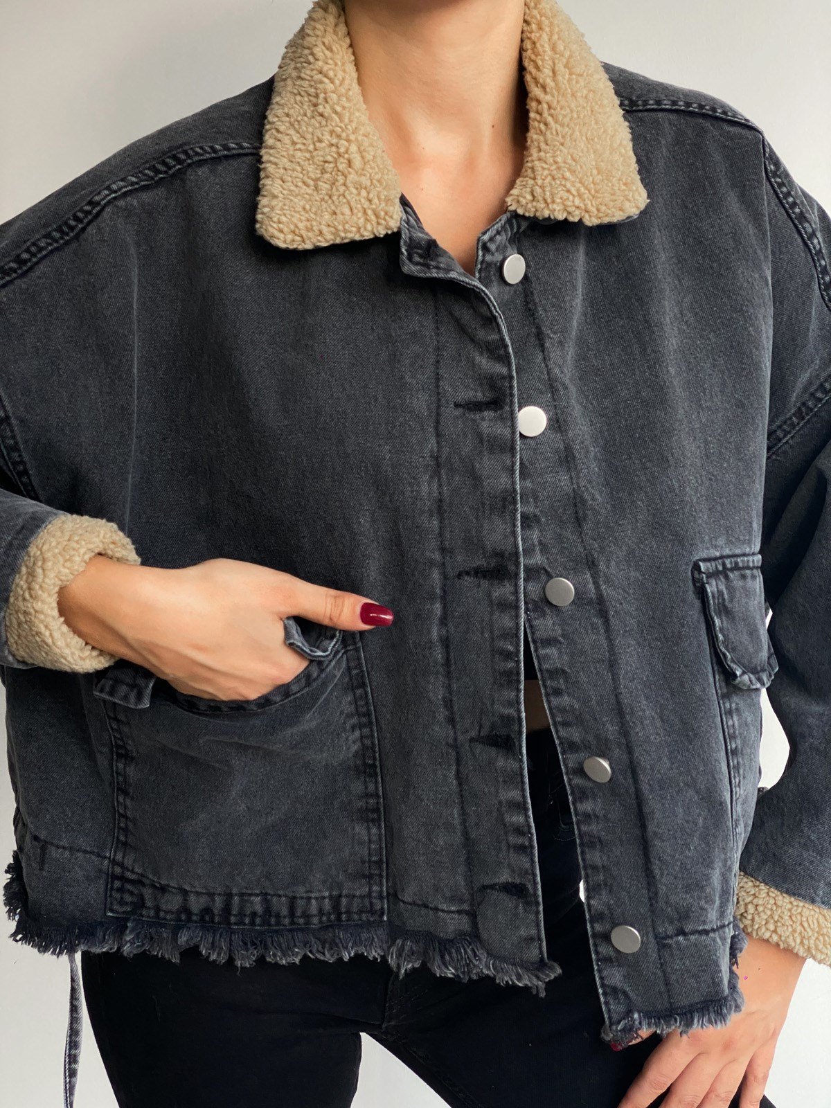 Kürklü Eteği Büzgülü ve Püsküllü Oversize Kot Mont