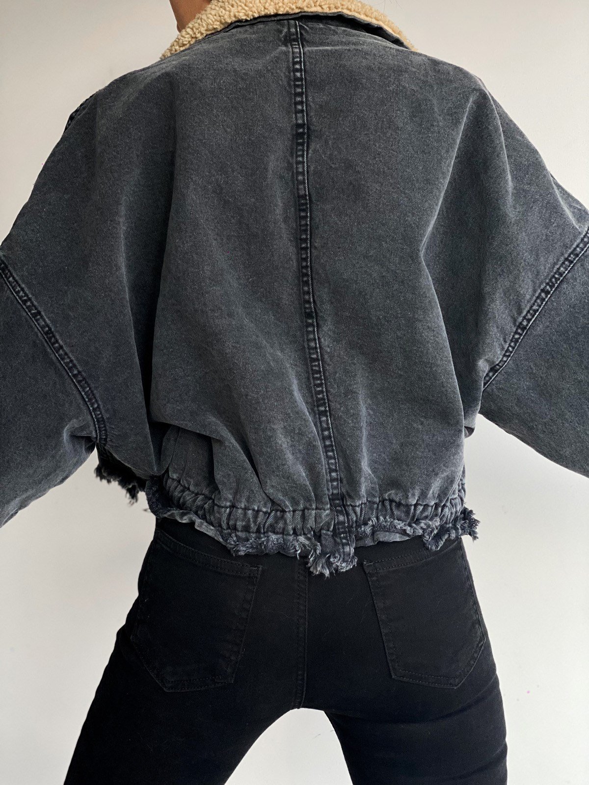 Kürklü Eteği Büzgülü ve Püsküllü Oversize Kot Mont