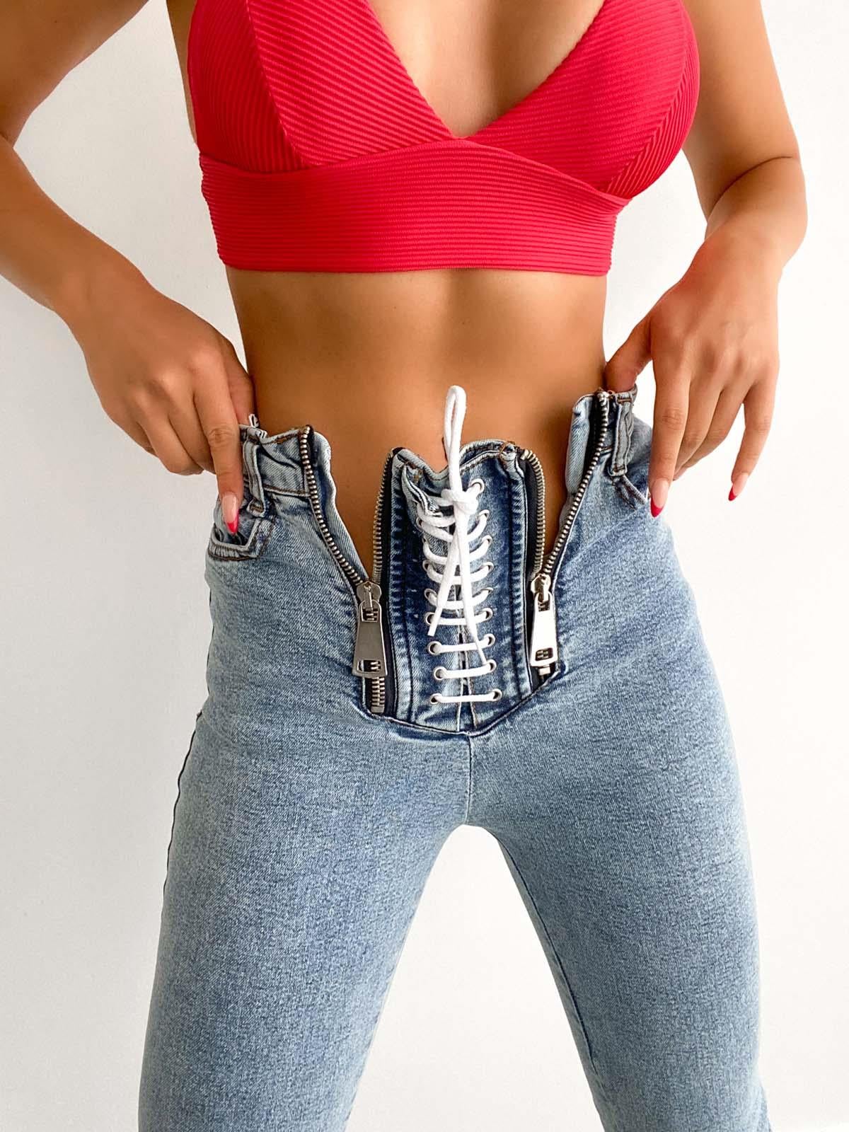 önü bağcık ve fermuar detaylı yırtmaçlı likralı denim pantolon