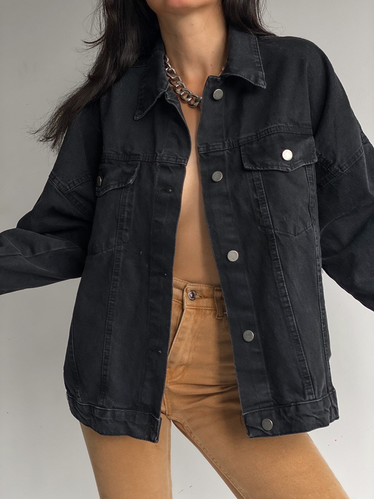 Siyah yırtmaçlı oversize kot ceket