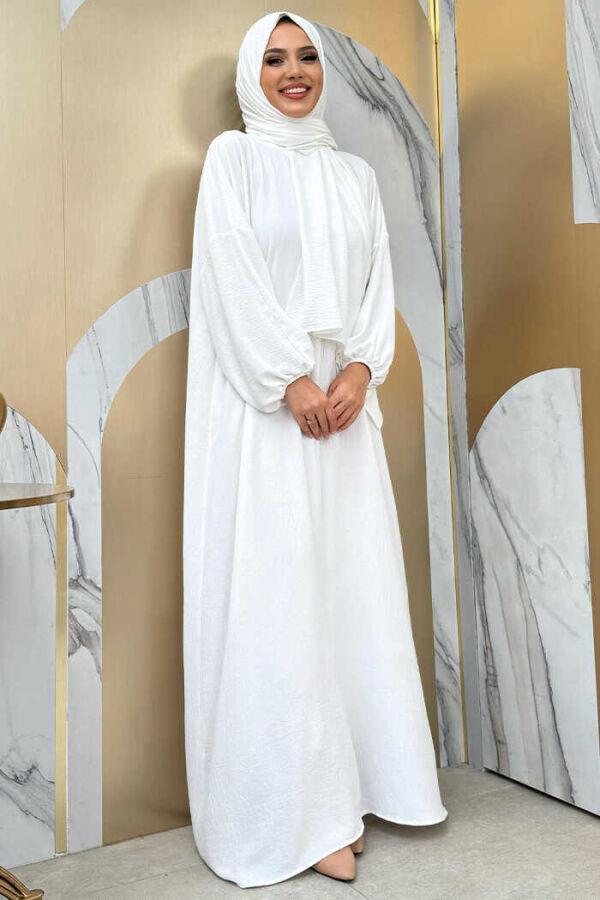 Beyaz Elbisesi Siyah